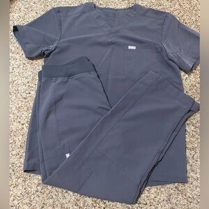 FIGS men’s set Medium